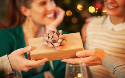 Inexpensive Engagement Gift Ideas for The Couple